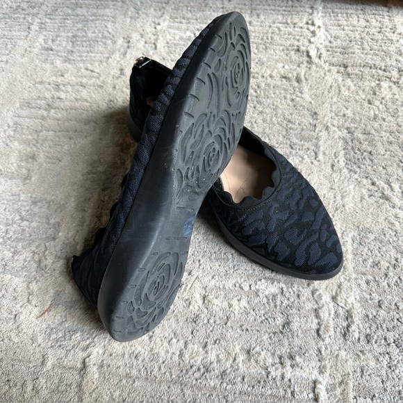 Taryn Rose Dasha‎ Navy Blue Animal-print Slip-on Loafers Women's Size
10 EUC - Picture 9 of 9